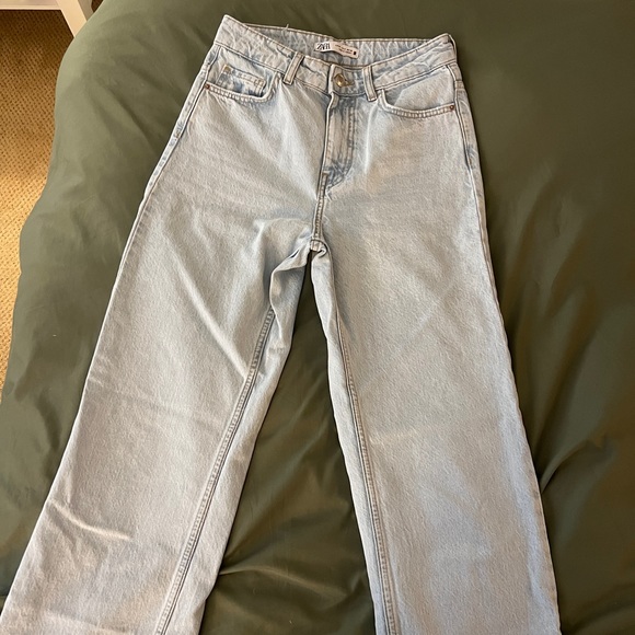 Bleach Light Wash High Rise Straight Jeans - Picture 2 of 8